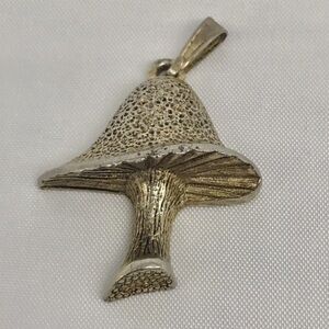 *3/$25 or 2/$20* Rare Vintage 1970s Sarah Coventry Mushroom Pendant with Chain
